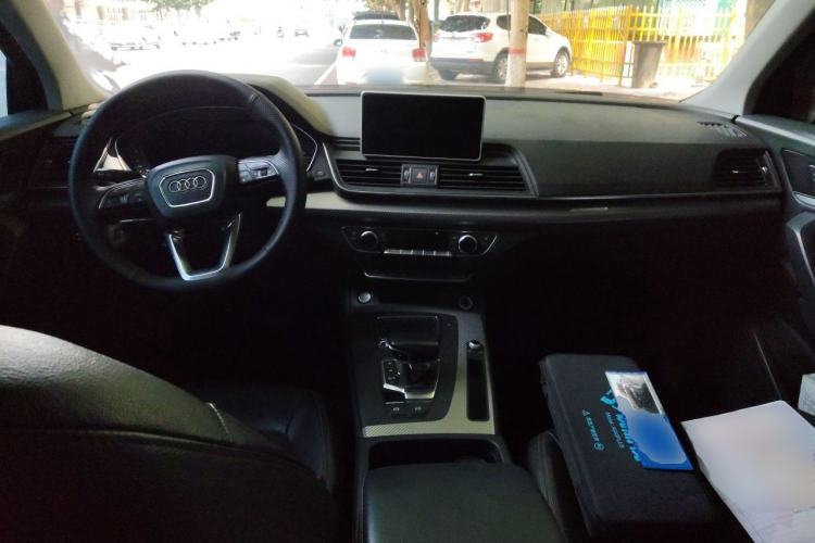 Used Audi Q5L 2018 40 TFSI Prestige Fashion Edition China VI Center Console