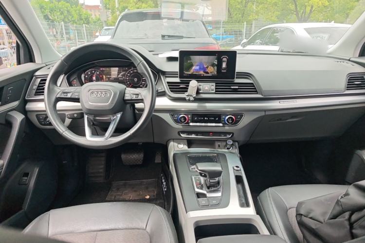 Used Audi Q5L 2018 40 TFSI Prestige Fashion Edition China VI Center Console