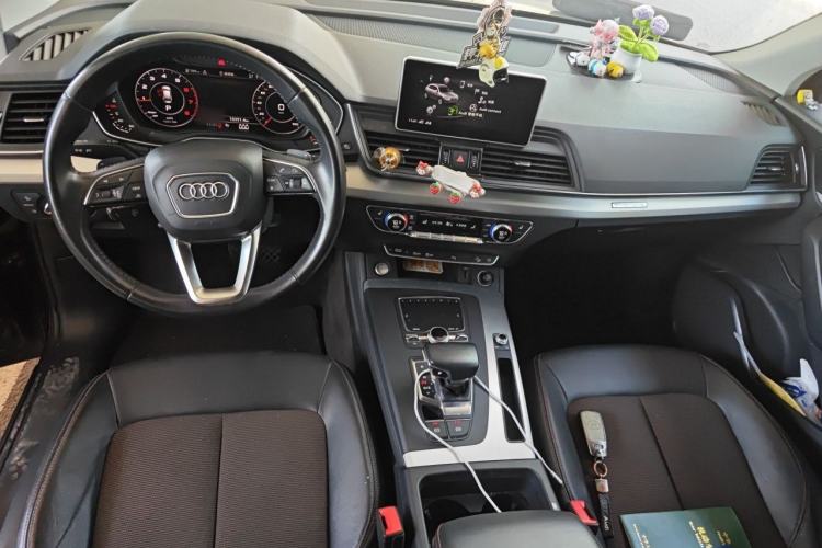 Used Audi Q5L 2018 40 TFSI Prestige Fashion Edition China VI Center Console