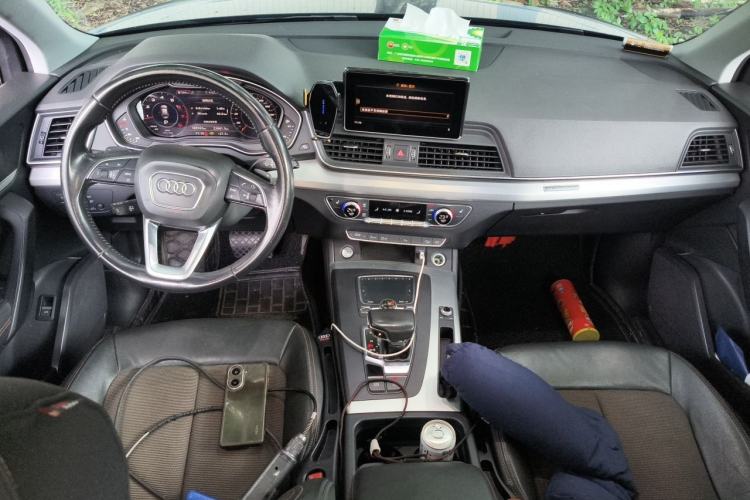 Used Audi Q5L 2018 40 TFSI Prestige Fashion Edition China VI Center Console