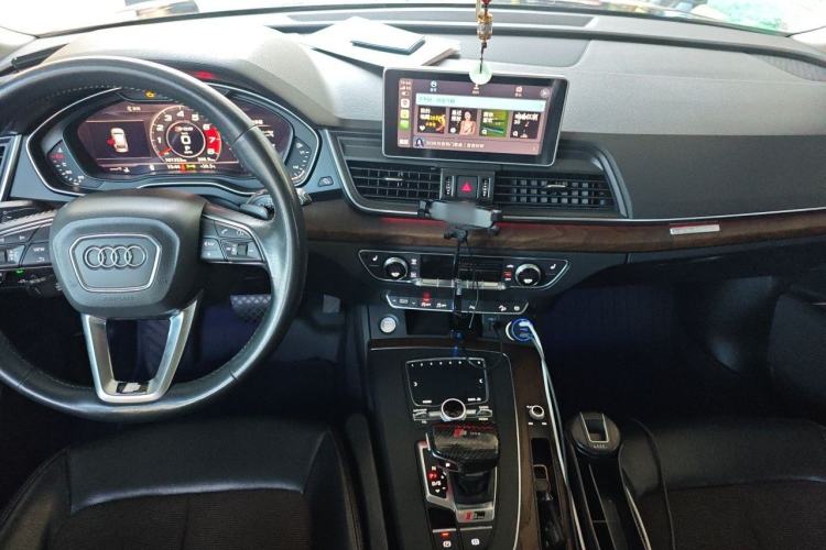 Used Audi Q5L 2018 40 TFSI Prestige Fashion Edition China VI Center Console