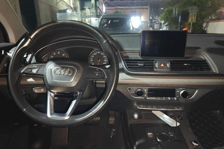 Used Audi Q5L 2018 40 TFSI Prestige Edition China V Center Console
