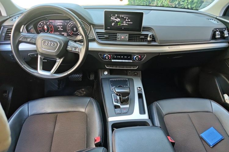 Used Audi Q5L 2018 40 TFSI Prestige Fashion Edition China VI Center Console