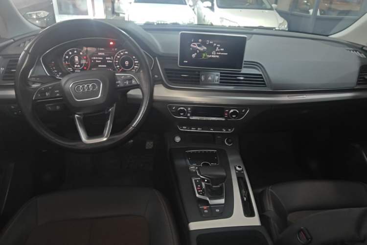 Used Audi Q5L 2018 40 TFSI Prestige Fashion Edition China VI Center Console