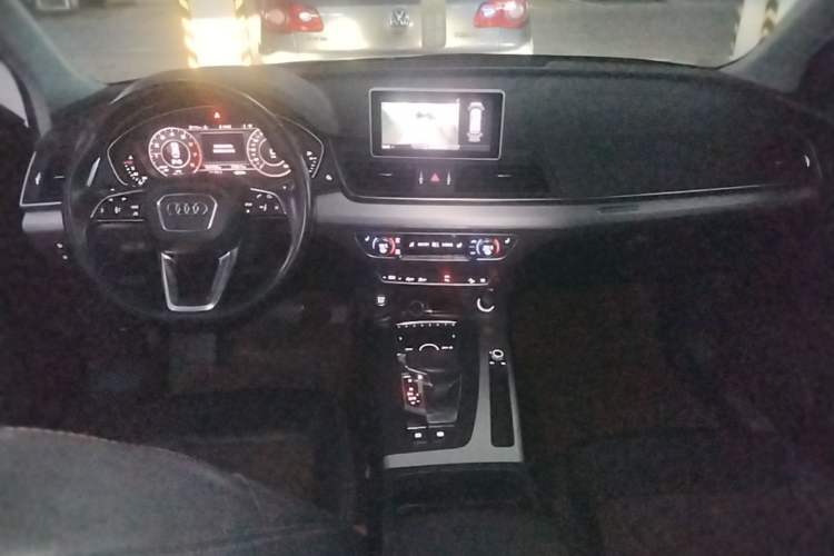 Used Audi Q5L 2018 40 TFSI Prestige Fashion Edition China VI Center Console