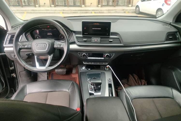 Used Audi Q5L 2018 45 TFSI Prestige Fashion Edition China V Emission Standard Center Console