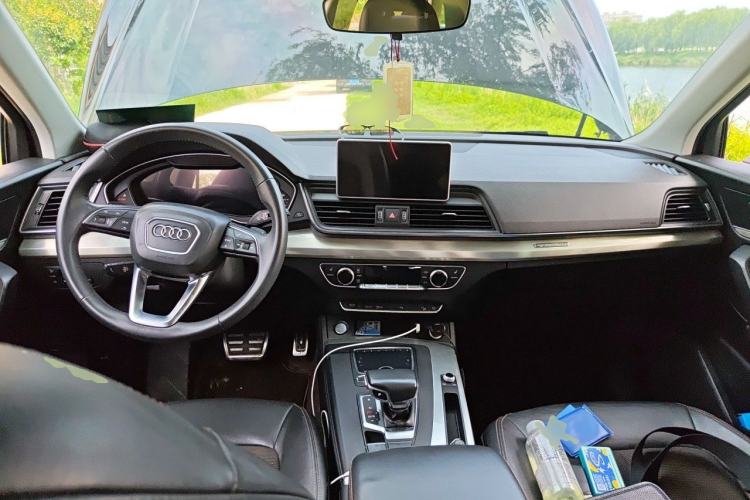 Used Audi Q5L 2018 40 TFSI Prestige Fashion Edition China VI Center Console