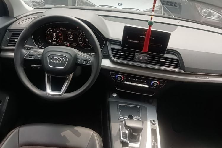 Used Audi Q5L 2018 40 TFSI Prestige Fashion Edition China VI Center Console