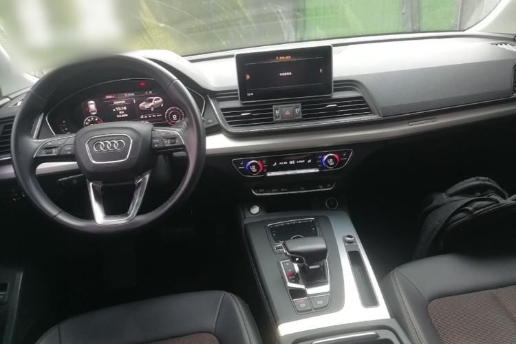 Used Audi Q5L 2018 40 TFSI Prestige Fashion Edition China VI Center Console