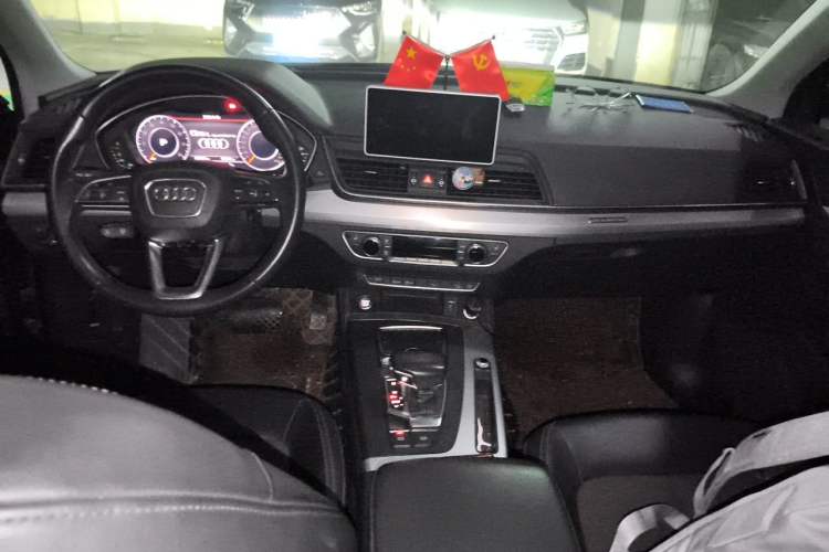 Used Audi Q5L 2018 40 TFSI Prestige Fashion Edition China VI Center Console