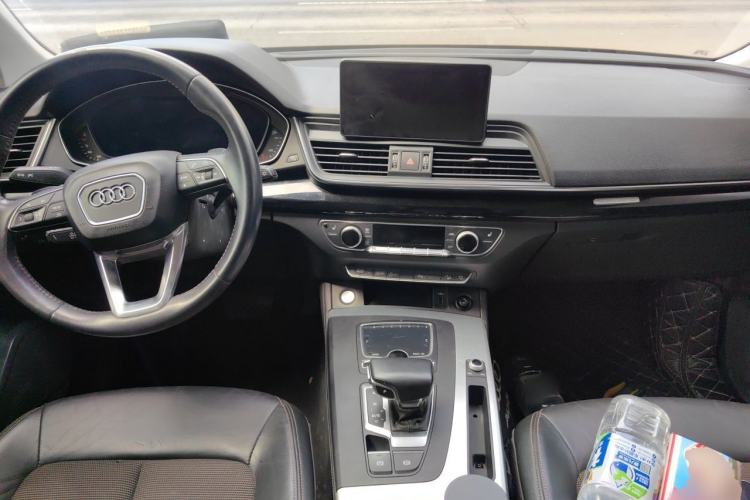 Used Audi Q5L 2018 40 TFSI Prestige Fashion Edition China VI Center Console