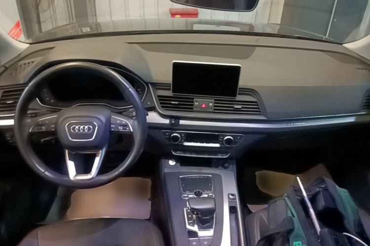 Used Audi Q5L 2018 45 TFSI Prestige Fashion Edition China V Emission Standard Center Console