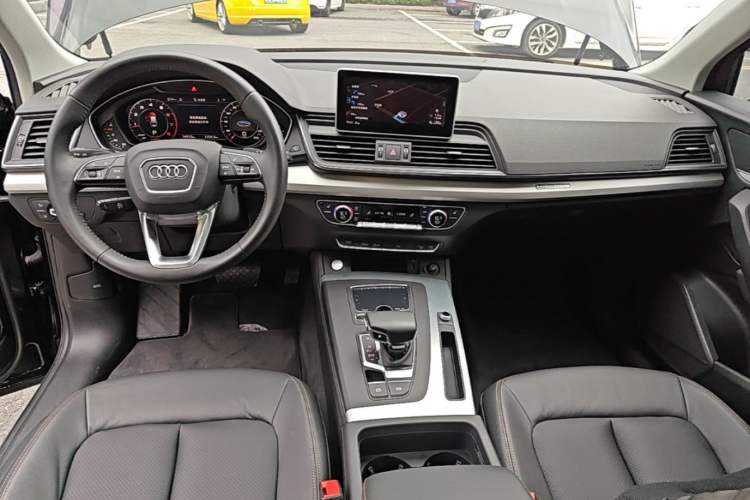 Used Audi Q5L 2018 40 TFSI Prestige Fashion Edition China VI Center Console