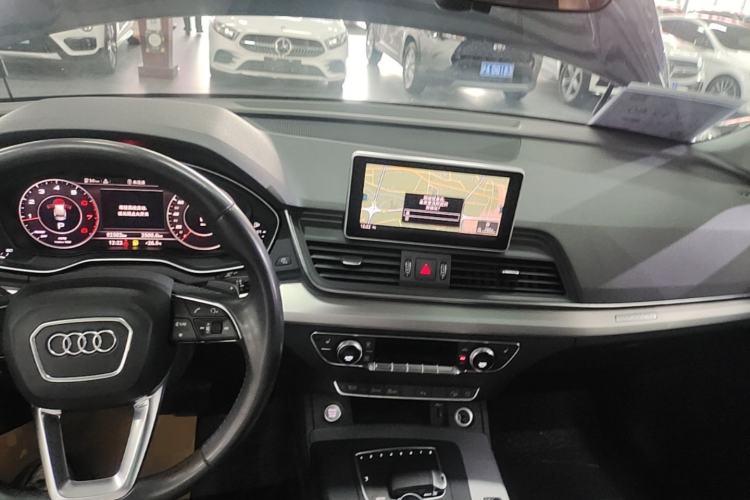 Used Audi Q5L 2018 40 TFSI Prestige Fashion Edition China VI Center Console