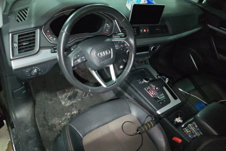 Used Audi Q5L 2018 40 TFSI Prestige Fashion Edition China VI Center Console