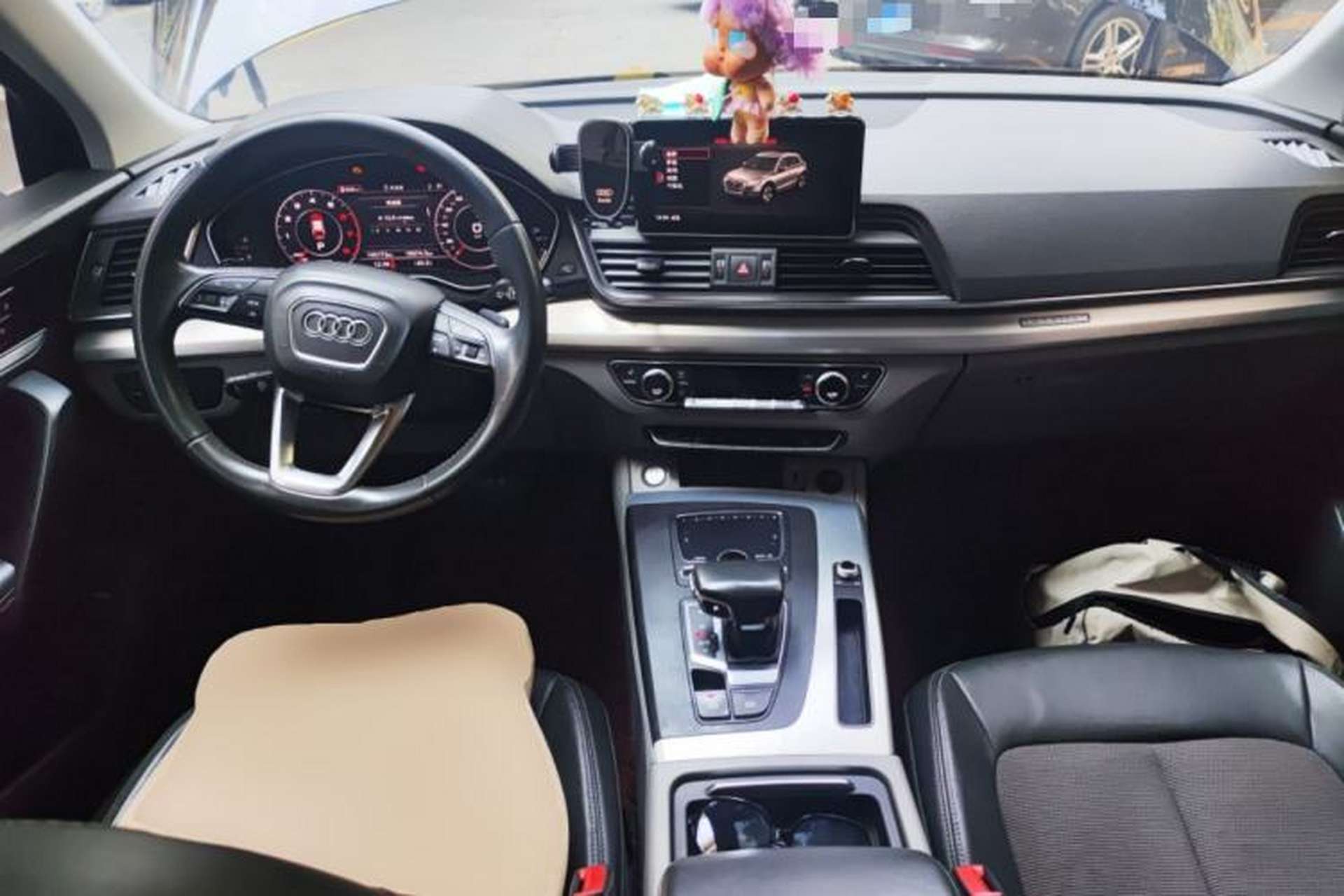 Used Audi Q5L 2018 40 TFSI Prestige Fashion Edition China VI Center Console
