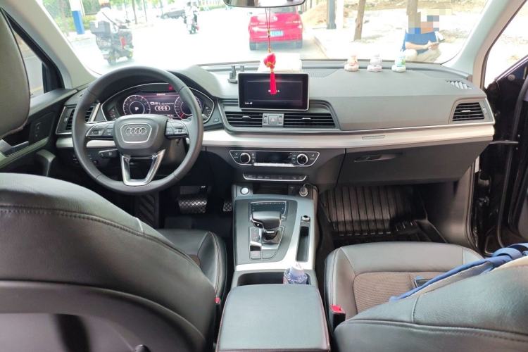 Used Audi Q5L 2018 40 TFSI Prestige Fashion Edition China VI Center Console