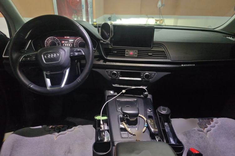 Used Audi Q5L 2018 40 TFSI Prestige Fashion Edition China VI Center Console