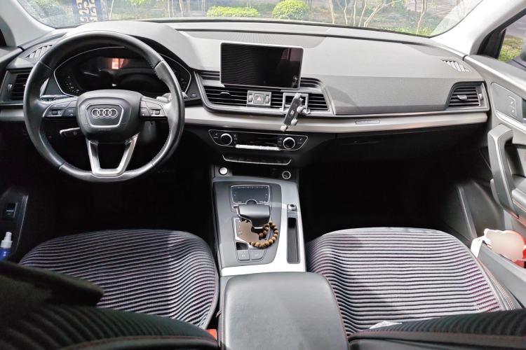 Used Audi Q5L 2018 40 TFSI Prestige Fashion Edition China VI Center Console