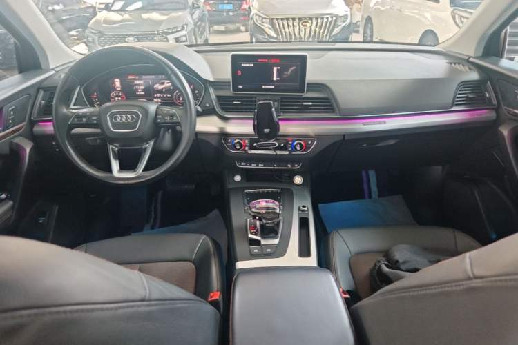 Used Audi Q5L 2018 40 TFSI Prestige Fashion Edition China VI Center Console