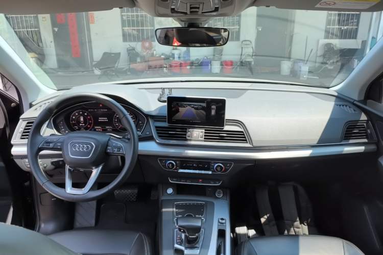 Used Audi Q5L 2018 40 TFSI Prestige Fashion Edition China VI Center Console