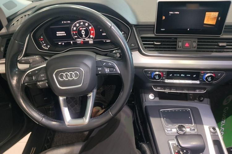Used Audi Q5L 2018 40 TFSI Prestige Fashion Edition China VI Center Console