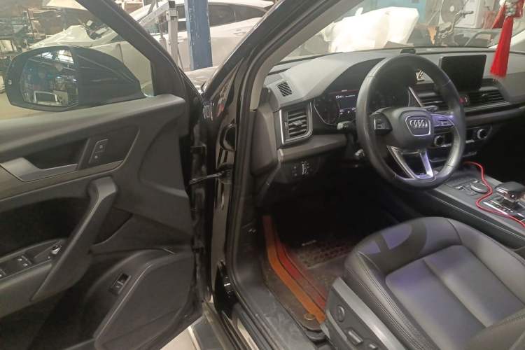 Used Audi Q5L 2018 40 TFSI Prestige Edition China VI Emission Standard Driver Seat