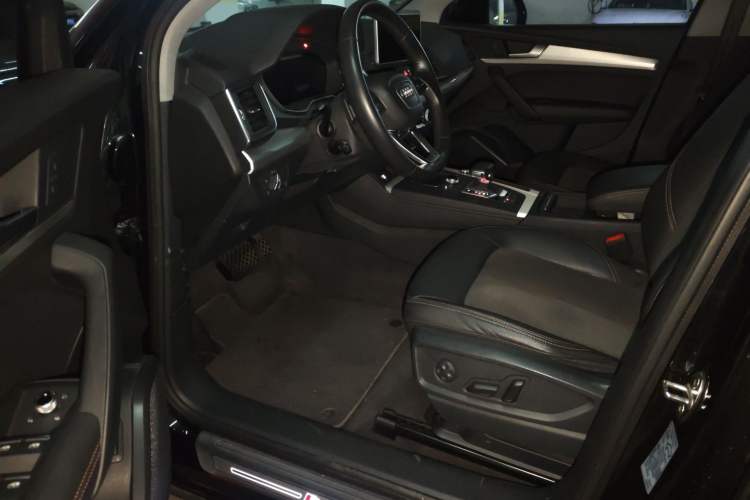Used Audi Q5L 2018 40 TFSI Prestige Fashion Edition China VI Driver Seat