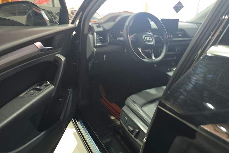 Used Audi Q5L 2018 40 TFSI Prestige Edition China VI Emission Standard Driver Seat