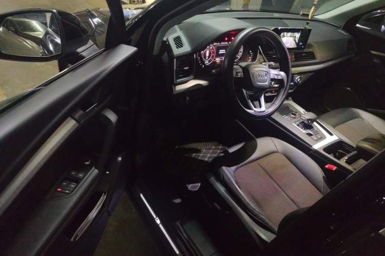 Used Audi Q5L 2018 40 TFSI Prestige Fashion Edition China VI Driver Seat