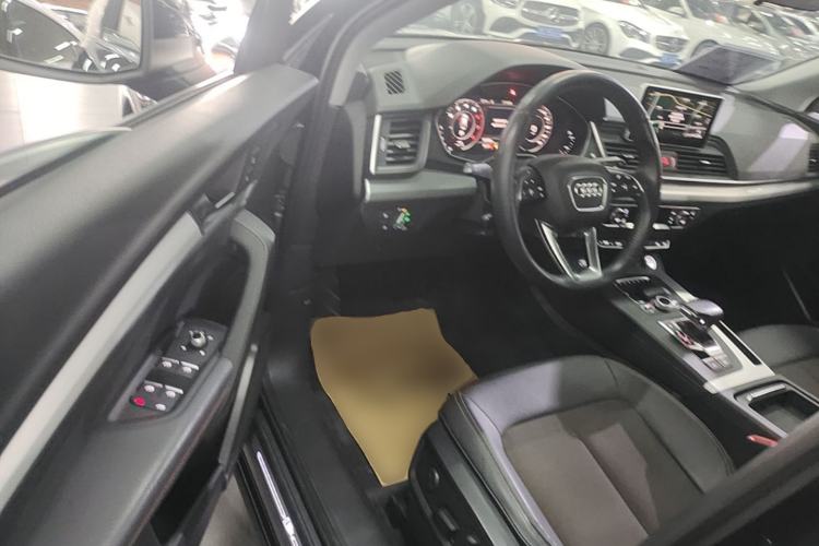 Used Audi Q5L 2018 40 TFSI Prestige Fashion Edition China VI Driver Seat