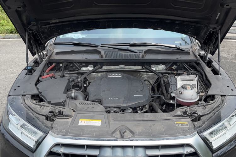 Used Audi Q5L 2018 40 TFSI Prestige Fashion Edition China VI Engine Bay