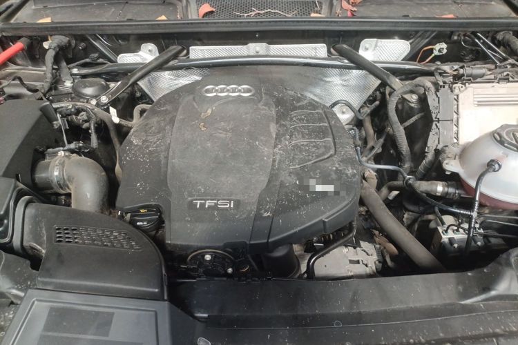 Used Audi Q5L 2018 40 TFSI Prestige Edition China VI Emission Standard Engine Bay