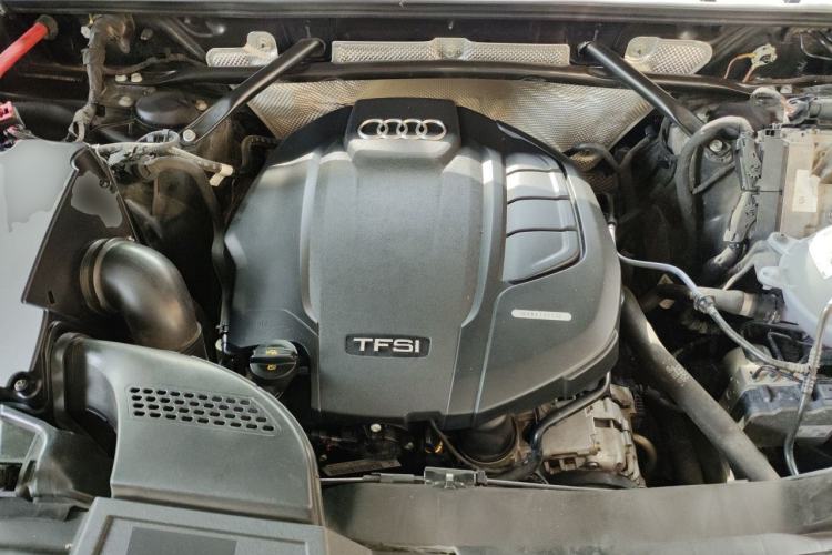 Used Audi Q5L 2018 45 TFSI Prestige Fashion Edition China VI Emission Standard Engine Bay