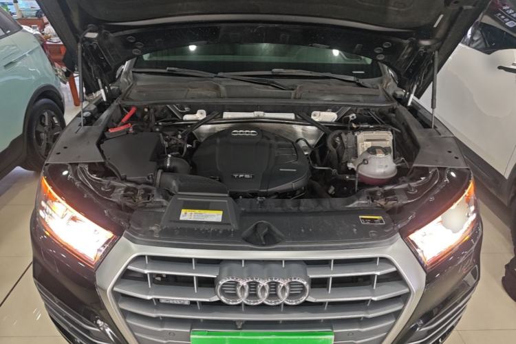 Used Audi Q5L 2018 40 TFSI Prestige Fashion Edition China VI Engine Bay