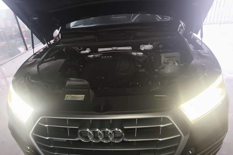 Used Audi Q5L 2018 40 TFSI Prestige Fashion Edition China VI Engine Bay