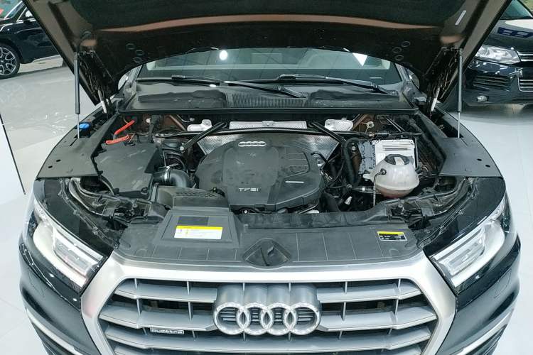 Used Audi Q5L 2018 40 TFSI Prestige Edition China V Engine Bay