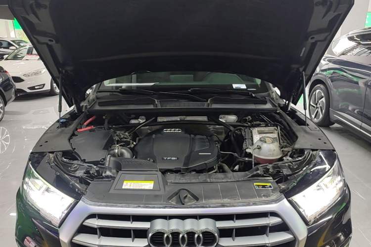 Used Audi Q5L 2018 40 TFSI Prestige Fashion Edition China VI Engine Bay