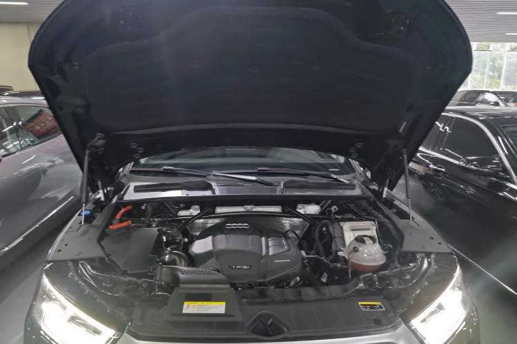Used Audi Q5L 2018 40 TFSI Prestige Fashion Edition China VI Engine Bay
