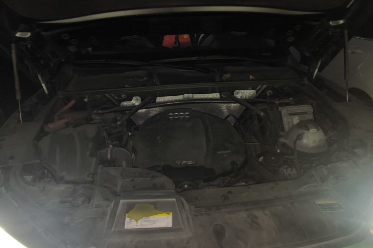 Used Audi Q5L 2018 40 TFSI Prestige Fashion Edition China VI Engine Bay