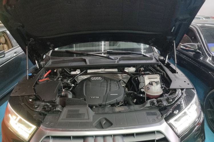 Used Audi Q5L 2018 40 TFSI Prestige Fashion Edition China VI Engine Bay