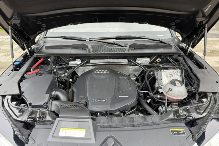 Used Audi Q5L 2018 45 TFSI Prestige Fashion Edition China VI Emission Standard Engine Bay