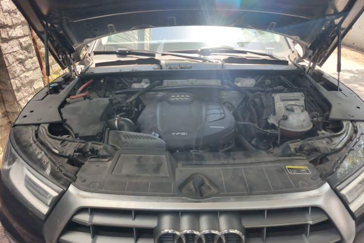 Used Audi Q5L 2018 40 TFSI Prestige Edition China VI Emission Standard Engine Bay