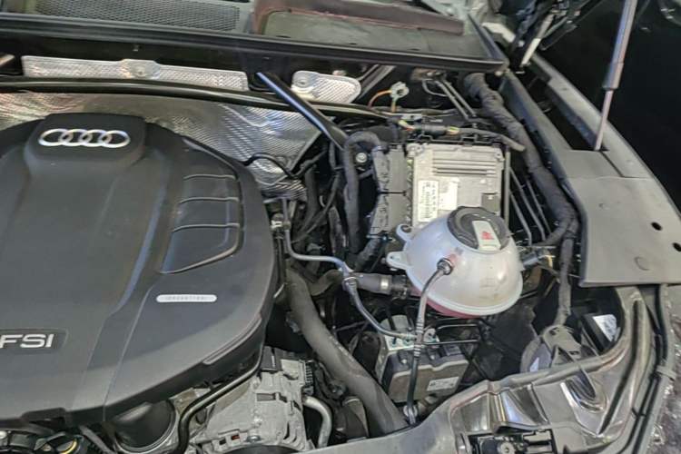 Used Audi Q5L 2018 40 TFSI Prestige Fashion Edition China VI Engine Bay Left