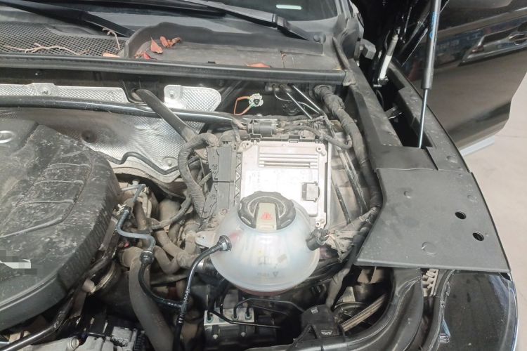 Used Audi Q5L 2018 40 TFSI Prestige Edition China VI Emission Standard Engine Bay Left