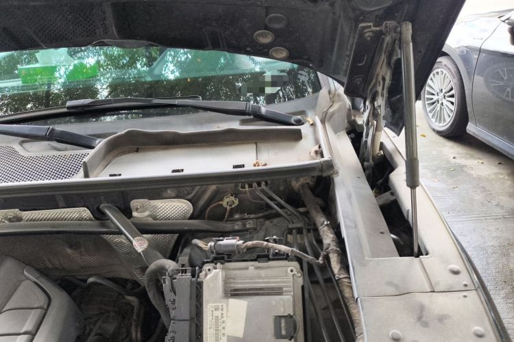 Used Audi Q5L 2018 40 TFSI Prestige Fashion Edition China VI Engine Bay Left