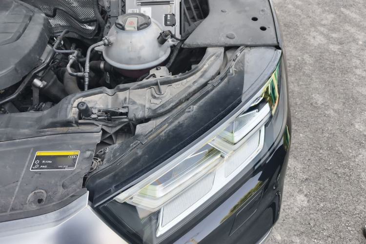 Used Audi Q5L 2018 40 TFSI Prestige Fashion Edition China VI Engine Bay Left