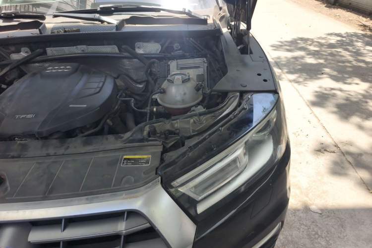 Used Audi Q5L 2018 40 TFSI Prestige Edition China VI Emission Standard Engine Bay Left