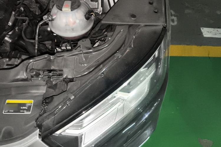 Used Audi Q5L 2018 40 TFSI Prestige Fashion Edition China VI Engine Bay Left