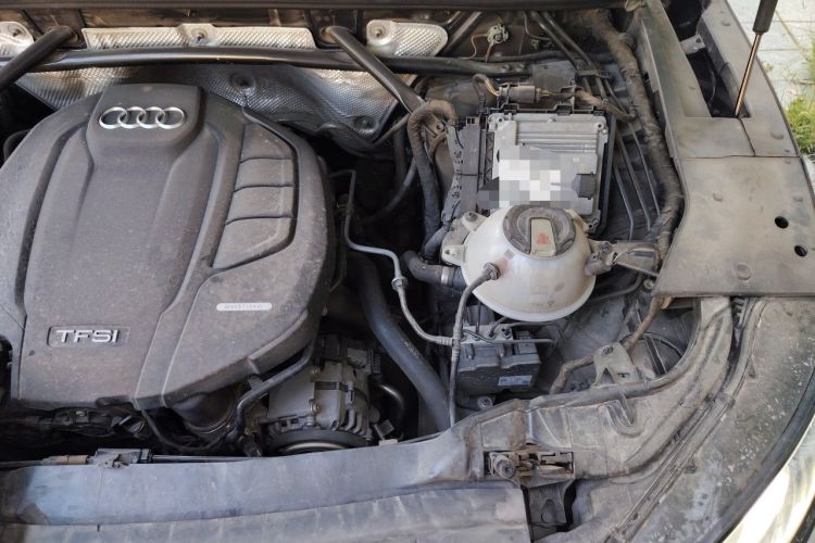 Used Audi Q5L 2018 40 TFSI Prestige Edition China VI Emission Standard Engine Bay Left